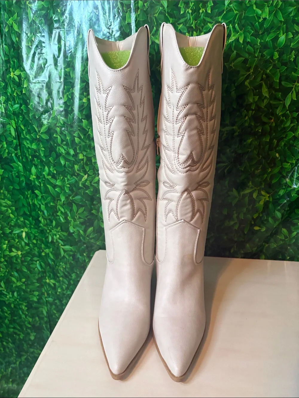Beautiful Cream Cowgirl Boots